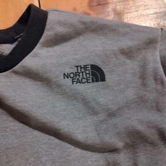 North Face Crewneck Sweatshirt - Picture 2 of 3